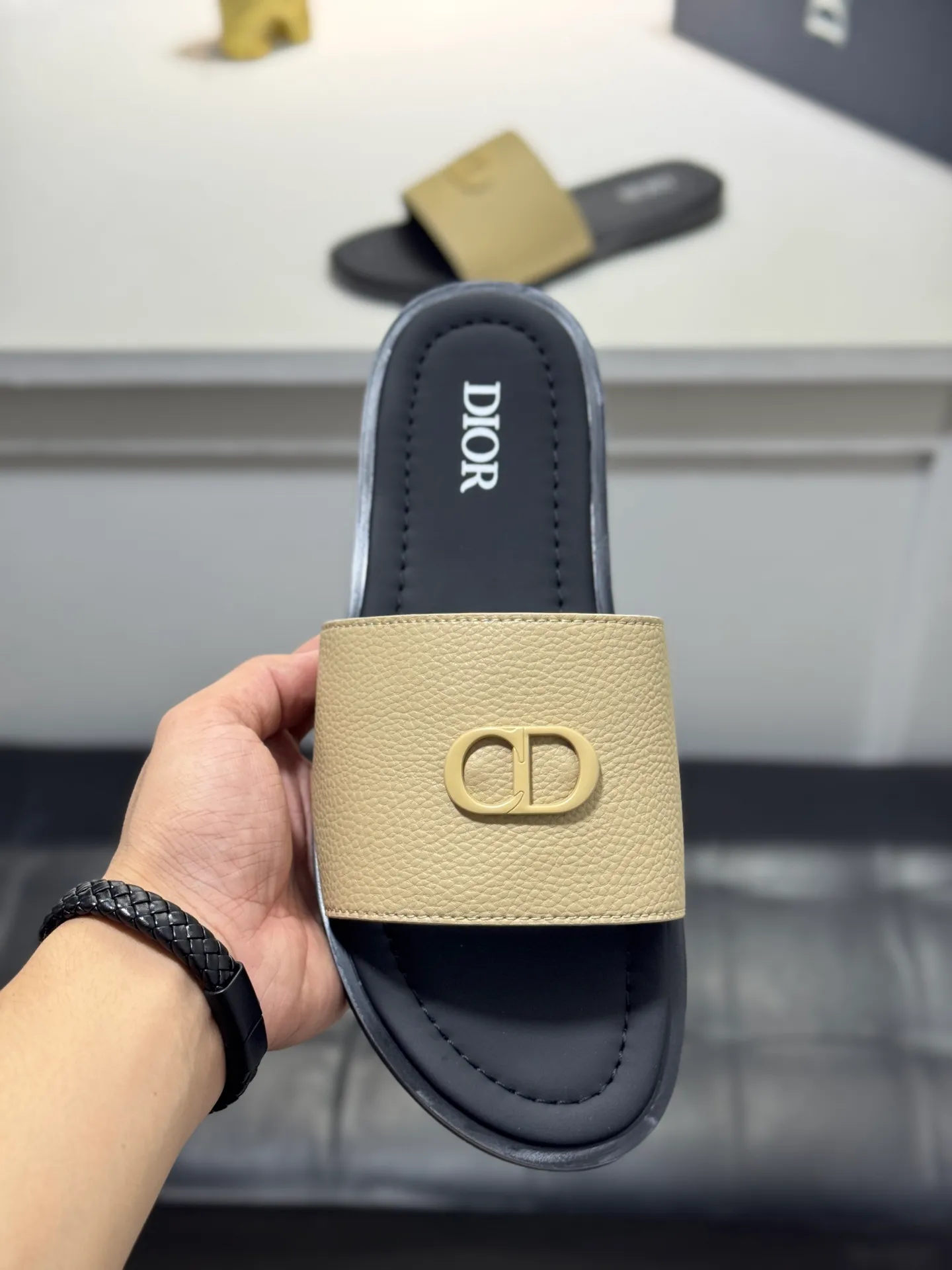 Men's men's shoes 💰320 [New style] 🦇🦇𝐂𝐡𝐫𝐢𝐬𝐭𝐢𝐚𝐧 𝐃𝐢𝐨𝐫 Dior slippers - the latest hot sandals, classic sandals, original replicas, super durable and versatile, cowhide leather with hardware accessories, very comfortable on the feet Look slim and white. Original molded outsole size: 38-44 (.45. Customized